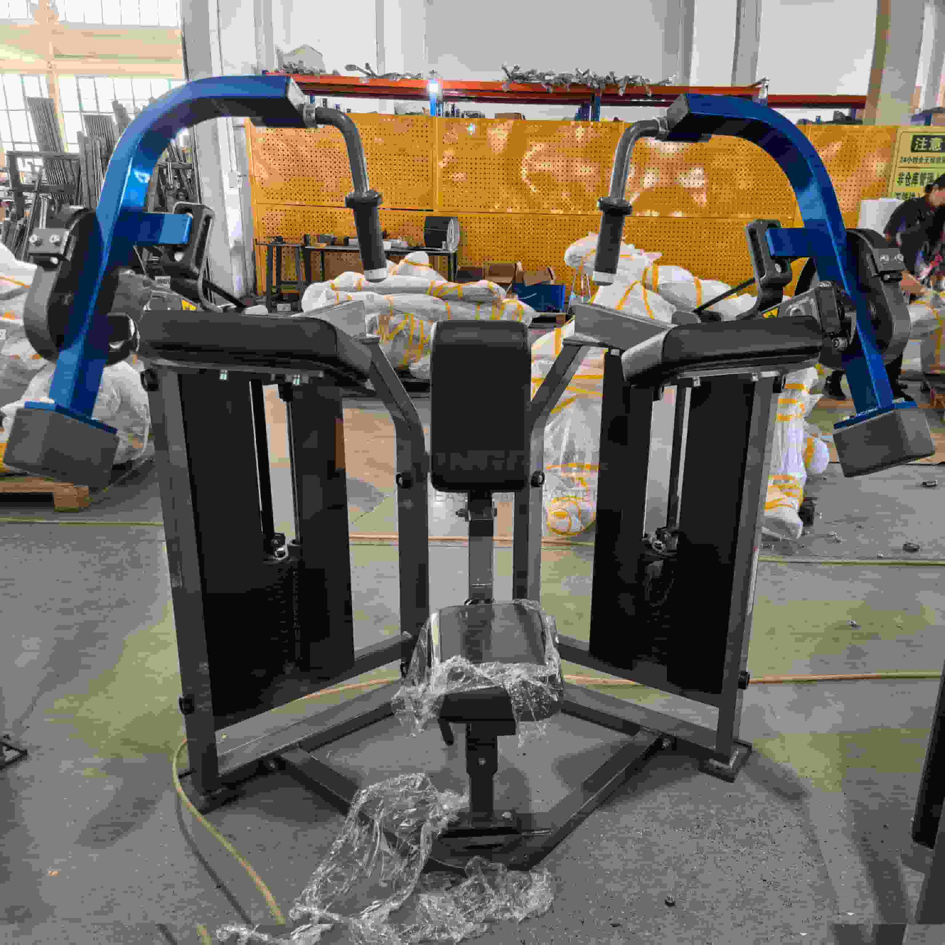 Исо бочна машина за продужење трицепса